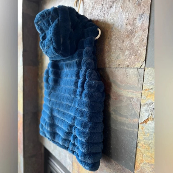 Soft Surroundings Rich Blue Plush Faux Fur Reversible‎ Vest - Picture 7 of 15